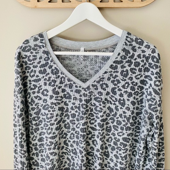 Z Supply Leopard Print Long Sleeve Top Gray Sz Small - Picture 2 of 9